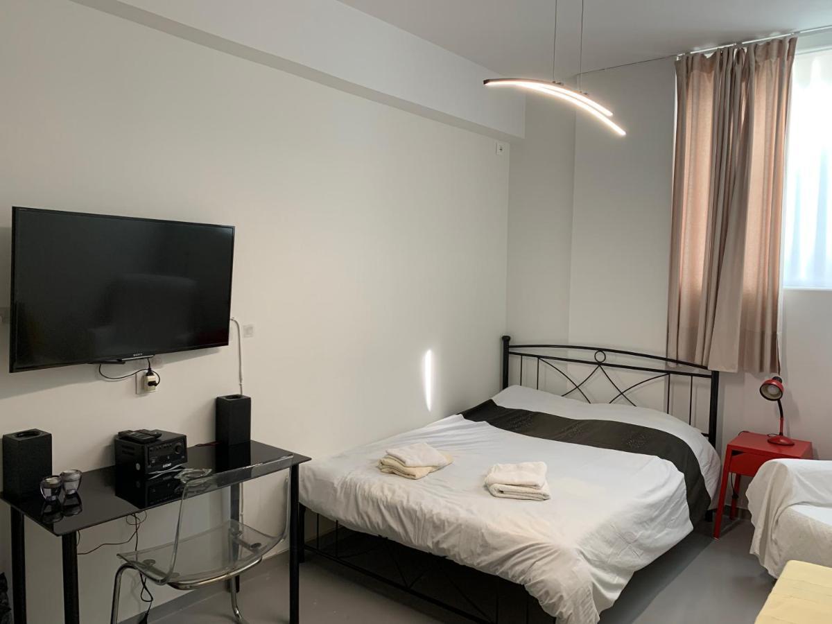 Holodek Apartments Ground & Semibasement Афины Экстерьер фото